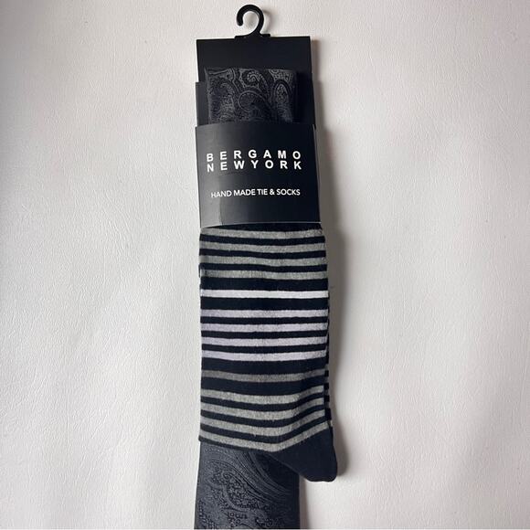 Bergamo New York Handmade Tie and Socks Combo Pack
 NWT - Picture 2 of 7